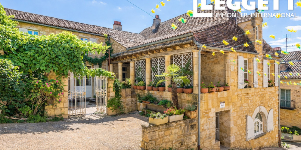 maison à ST CYPRIEN (24220)